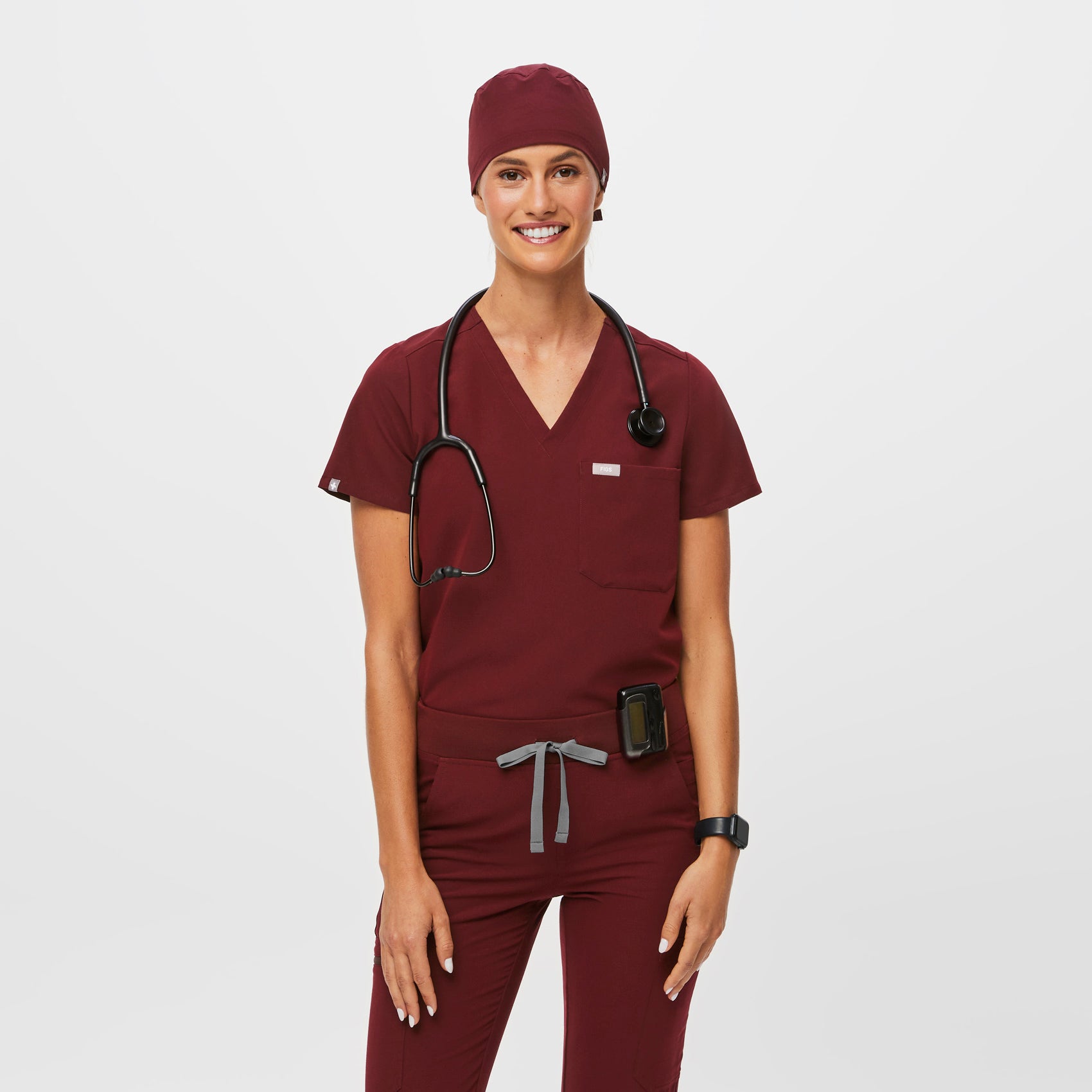 https://cdn.shopify.com/s/files/1/0139/8942/files/Q3_2023_08_BURGUNDY_SCRUBCAP_U_MADI_19807.jpg?v=1696364638